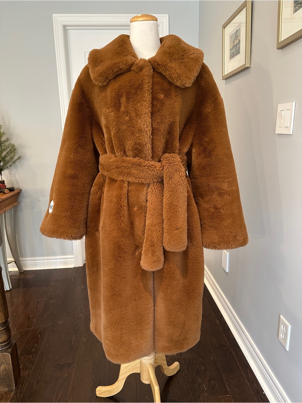 jakke. Belted Faux Fur Long Coat - Camel/Brown - Eco-Luxury - Sz 6